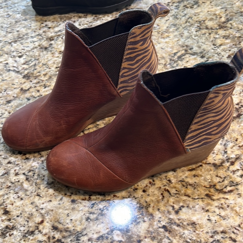 Tom’s booties - Picture 2 of 6